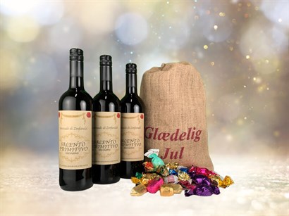 3 flasker Salento rødvin med 300 gram luksus chokoladeblanding i  julesæk.